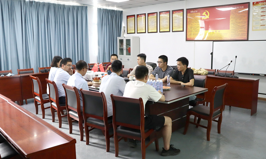 廈大信息學(xué)院水聲通信團(tuán)隊(duì)來福州大禹交流學(xué)習(xí).jpg